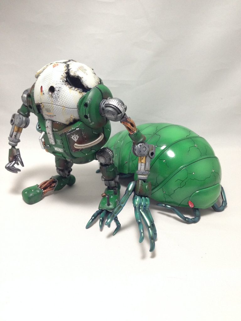 ・最初の場面で登場する第1形態。
・寄生され動く屍となったハロ。
・後ろでdangoが操り部隊を混乱させる。