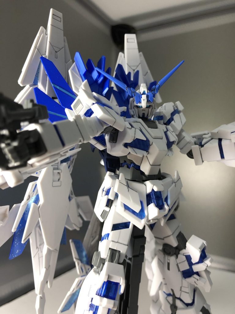 塗装が剥がれるの怖いのでポーズはこれが限界でした笑