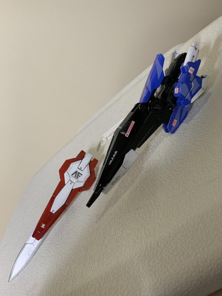 武装 高濃度粒子ビームライフル
        シールドソード
        ここにはありませんがファング、ビームサ 
        ーベル等