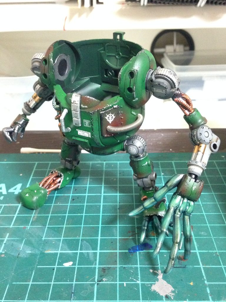 確認しにくいですが部分的にうっすらとウロコ模様を残して生物っぽさを出しています。