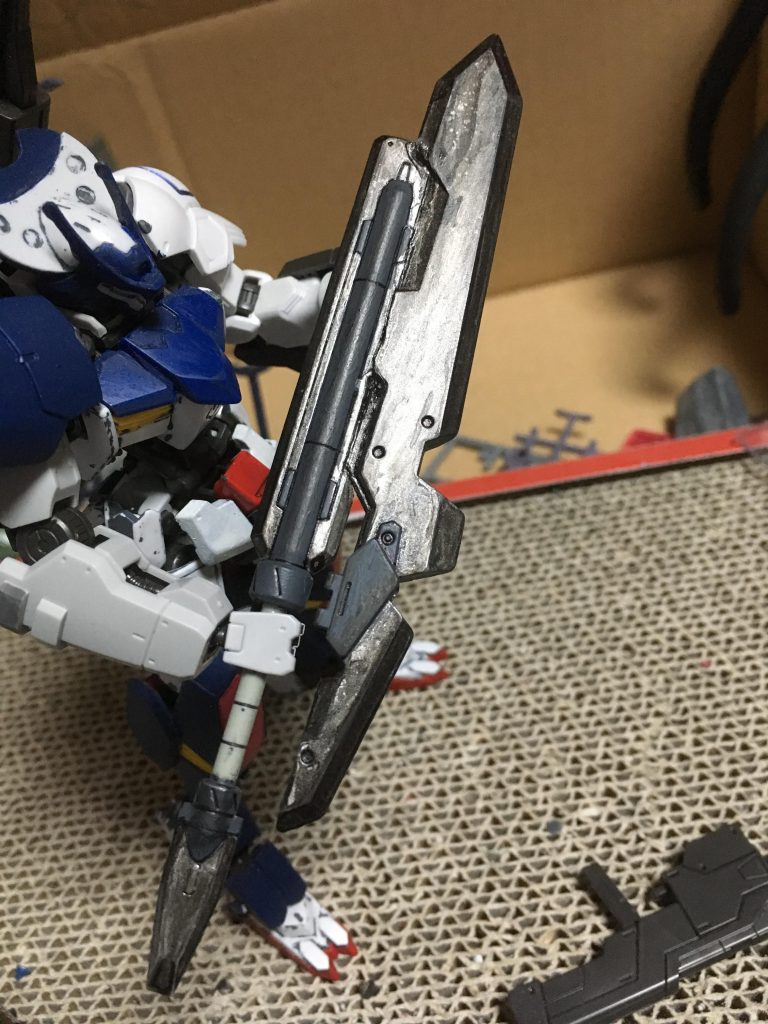 こんな感じで繋ぎ目荒いですが
獅電とレギンレイズのブレードをくっ付けて作りました