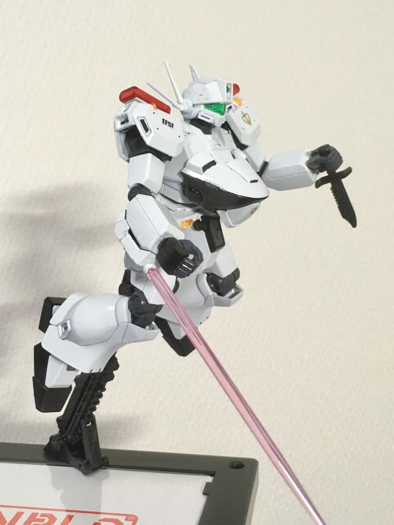 バックパックのバーニアが無くとも脚部スラスターだけでもそこそこ動けます。