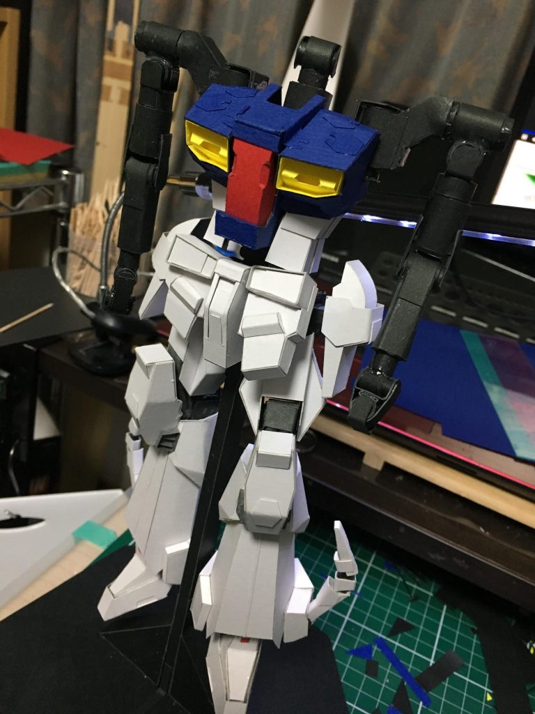 装甲を貼っている最中。