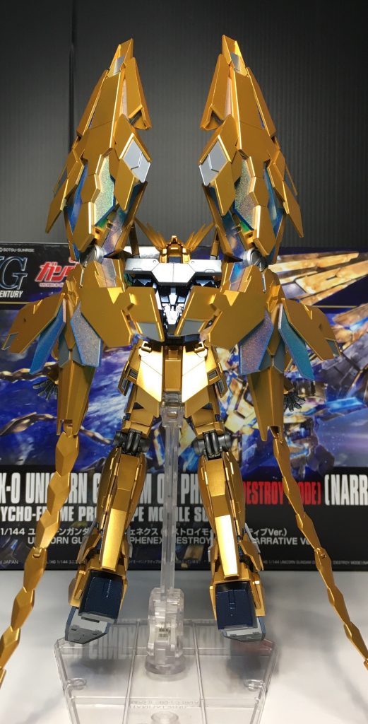 サイコフレームのホログラム感と塗り分けを頑張ったアームドアーマー。