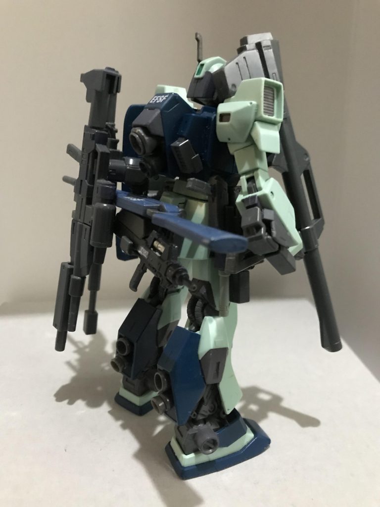 スナイパーカスタムから構想を頂いているため、右腕にジャンクからビームサーベルポッドを追加