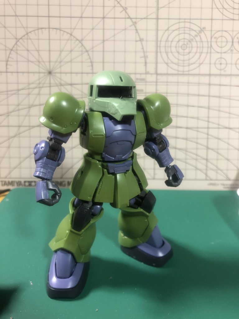 CSの頭を乗せました。動力パイプは切除。
太もももカットしスカート内に隠れるようにしてます。