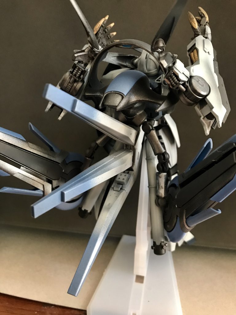 後ろ…パーフェクトパック、レクスの腕、ファンネル、プロペラントタンク…これでもかというくらいてんこ盛りにしてやりましたよ笑
自立は余裕で無理！