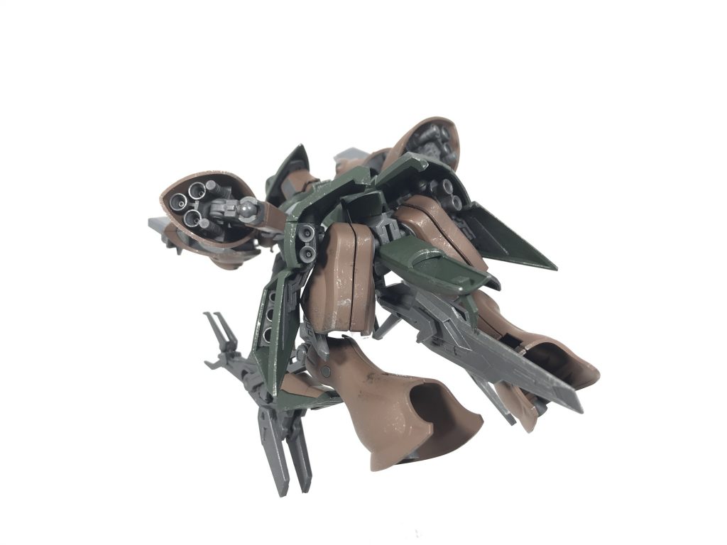 そして、ガブスレイといえばやはりこの独特な形状のMA形態!ということで、全身をいじりつつもしっかり変形できるようにしてあります!
この、どこか虫っぽいMA形態が好きなのです☺️