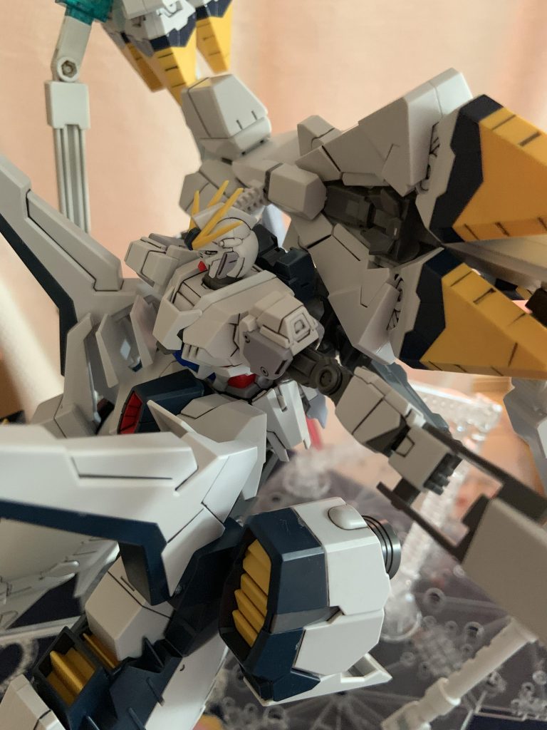 ラスト。
ポージングも大変でしたし、保持させるのも大変で、何度か心が折れそうでした。
なのでこのキットは、説明書通りに飾るのが一番ベストだと思います。
B装備を買ったのはいいのですが、多分このまま飾っておくと思うので、B装備は放置です。
ナラティブ素体だけで売ってください;;
これにて終了です。ここまで見ていただき、ありがとうございます。
また機会があれば、何かを投稿しようと思います。