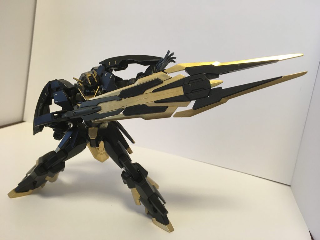 GNバスターソード：バアル
　GNソードにGNソードビットが合体した大剣。また重火器としての側面をもち，先端部からは，強力な荷電粒子砲を発射することができる。
　覇道を敷く獅子の咆哮。