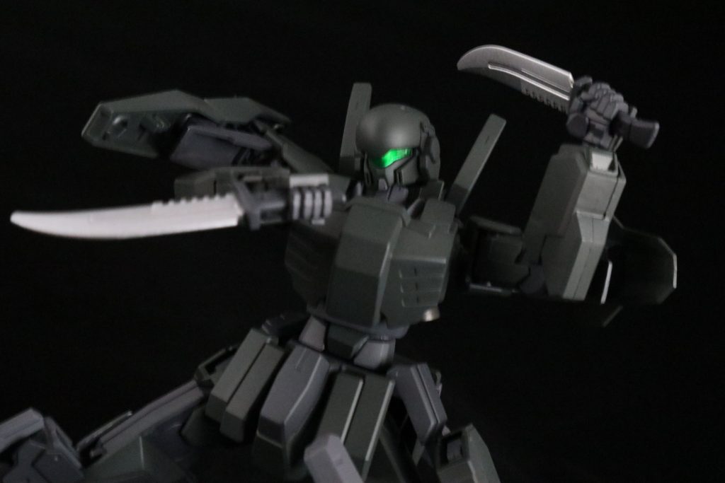 「ヒヒヒッ‼︎逃すかよ‼︎皆殺しだぁー‼︎」
アーミーナイフ使い、近接担当。
ただのバーサーカー。