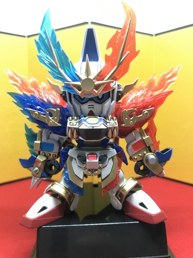 氷と炎が融合し、氷炎爆烈形態になったというオリジナル設定を追加してみました
肩にビルドバーニングの炎エフェクトを付けただけなんですけどね
闘覇の手甲もマウント可