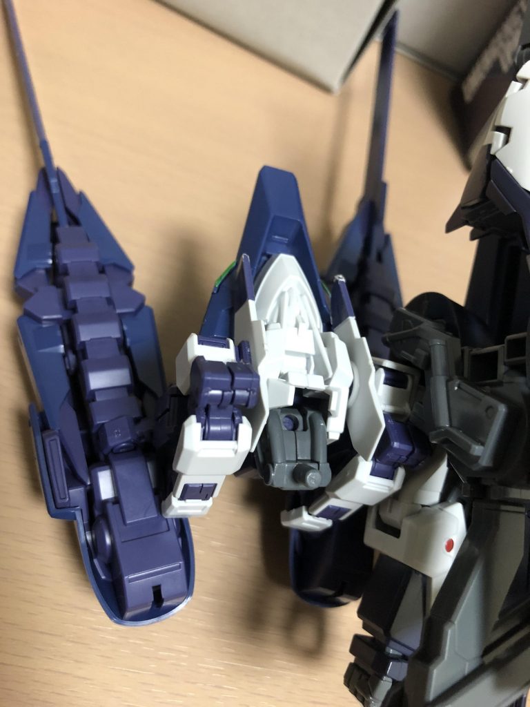 ブーストポッド部はMA形態のTR-6を接続、肩部に拡張パーツを使用しフライルーの腕部を取り付けています。