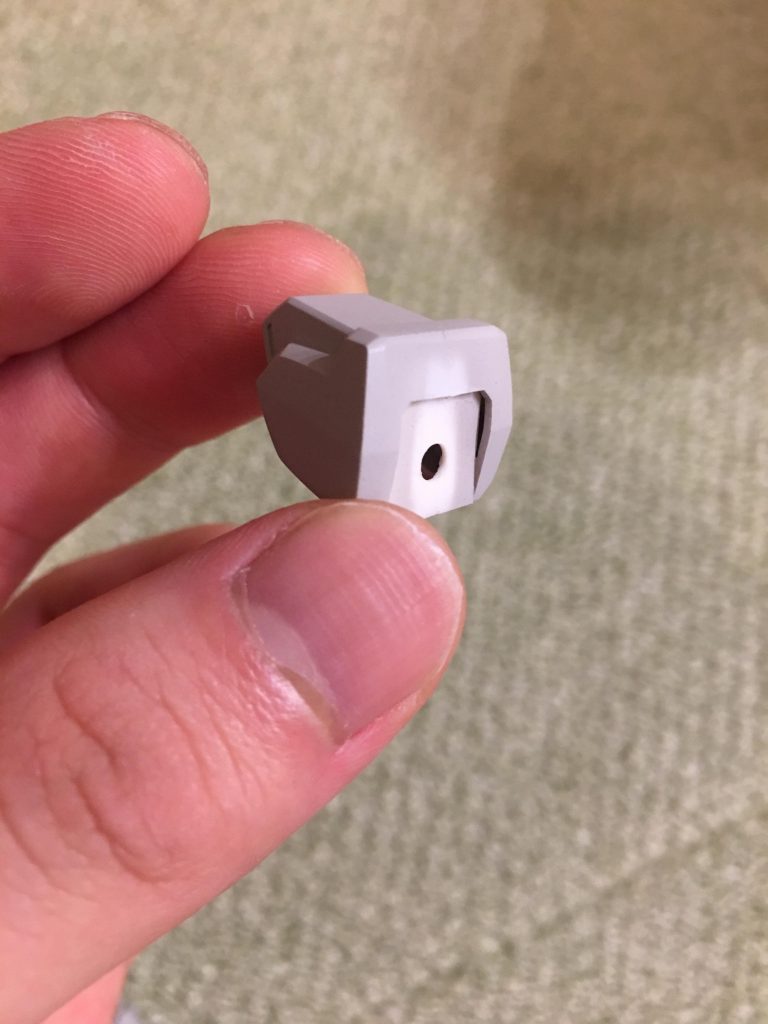 肩はプラ板を貼って単体でハメ込むようにしてます。