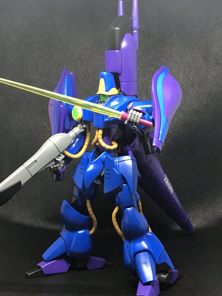 近接戦闘用に左腕に固定武装でビームガン取り付け