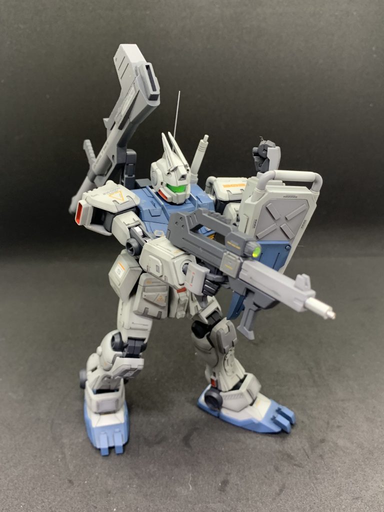 今回選んだジム改は結構昔のキットということもあり、稼働範囲は決して良くありません。
ですがプロポーションは文句のつけようがないレベルで完成されていると思います。
いつか稼働範囲を拡大する改造ができるくらい上手くなったら是非とも再挑戦してみたい機体でした。