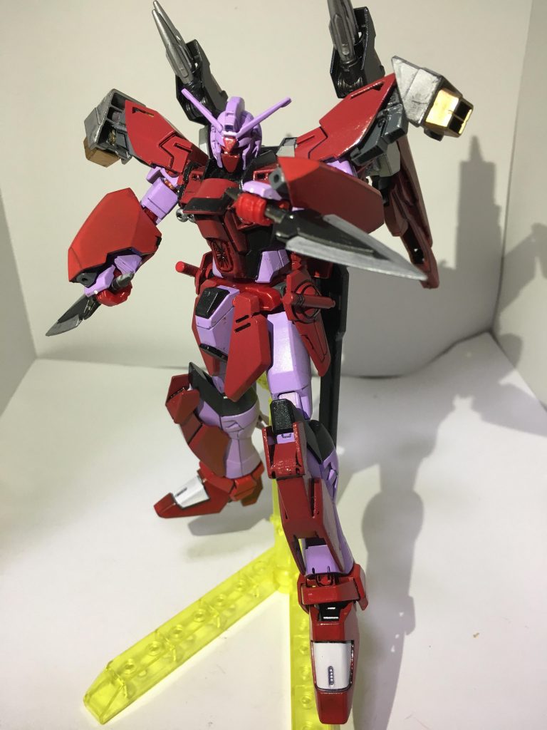 腰にはショートブレイドを装備。
これを持たしたら忍者っぽくなったので、レッドシャドウと命名。