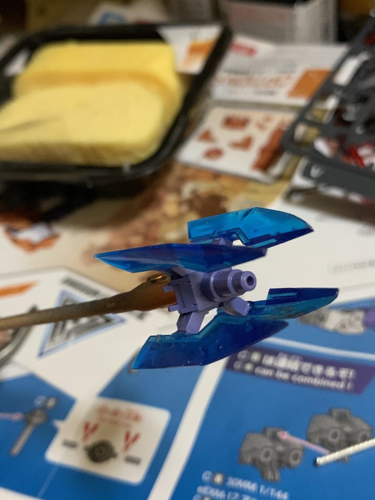 固定モデルにするのは最初から想定していたので、あくまで「動きそう」なパーツとしてロイロイを選びました。