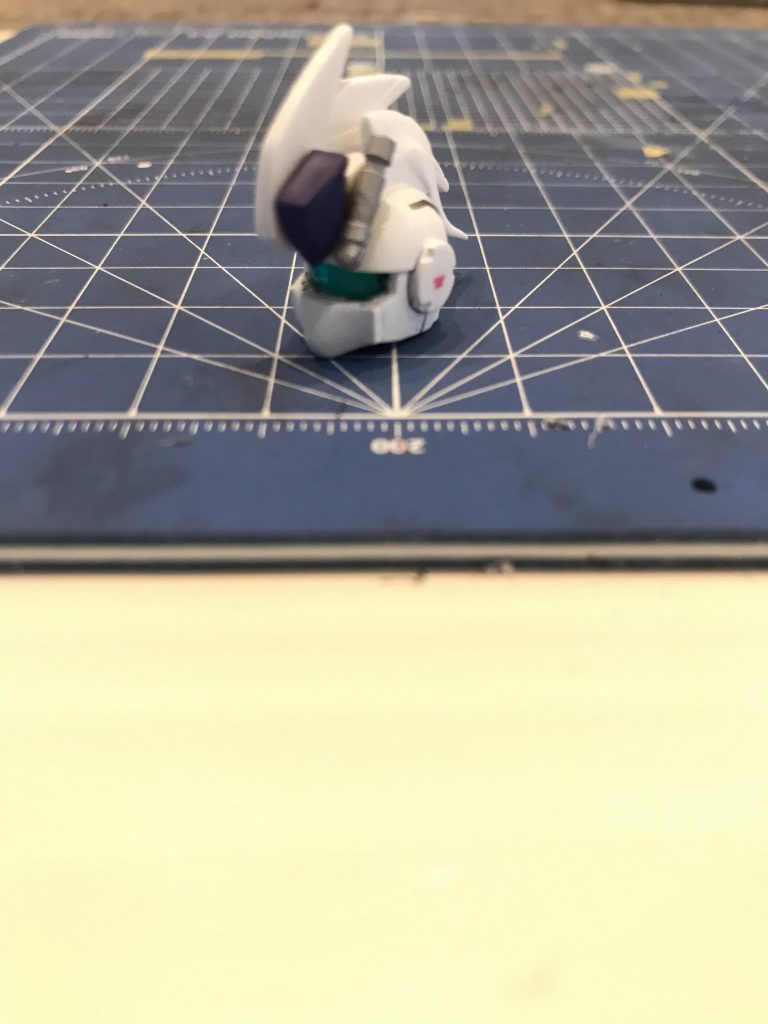 頭部
陸戦型 ジム
パテにて口元を整え、アンテナパーツなどを追加。ちなみにアンテナは爪楊枝です。w