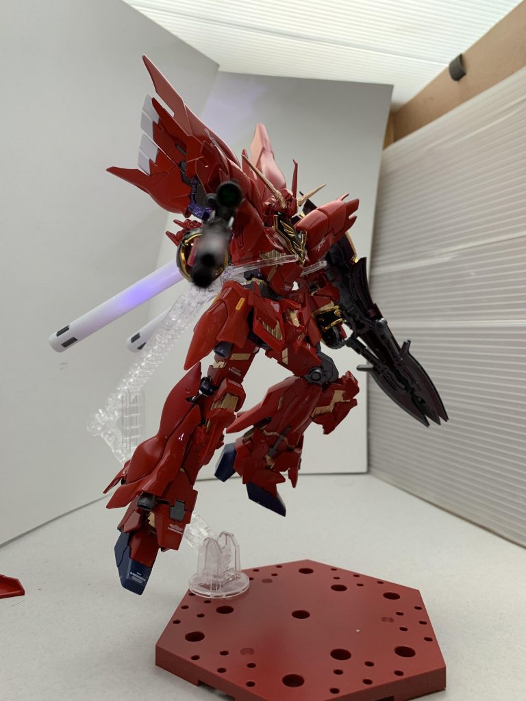 ライフル構え
武器はシナンジュのものをプラ板でディテールアップしたのを使っています‼︎