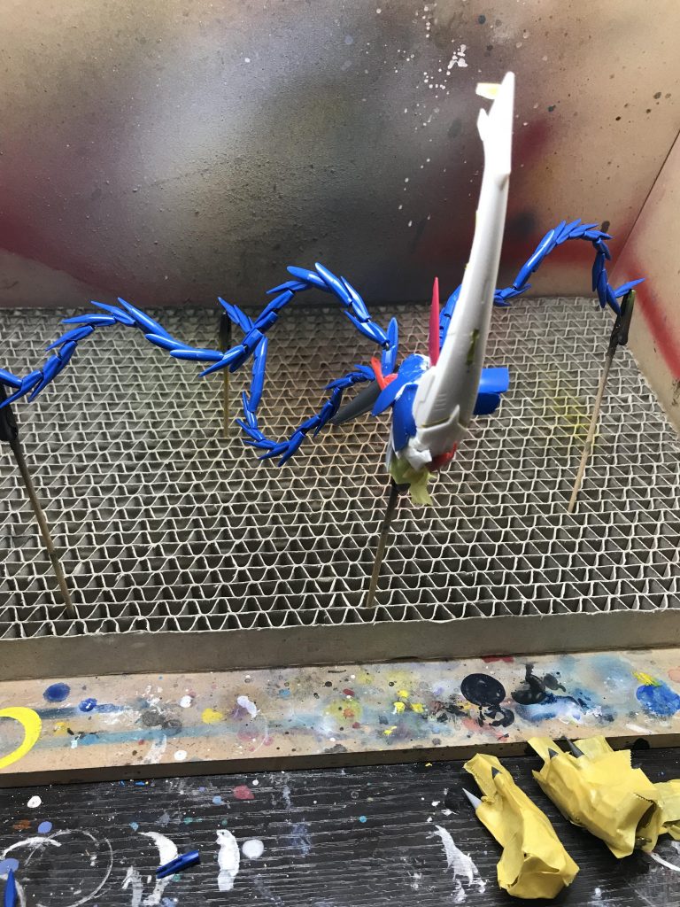 生きてるうちにもう2度と見ないであろう(見たくない)塗装風景です。動かしながら動かしながら塗装しましたが、最後の最後まで時間がかかってしまいました。