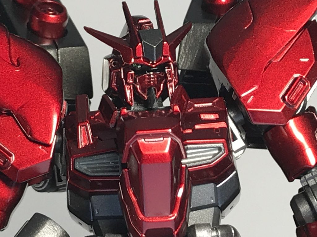 シャアの意向によりツインアイも
モノアイに変更