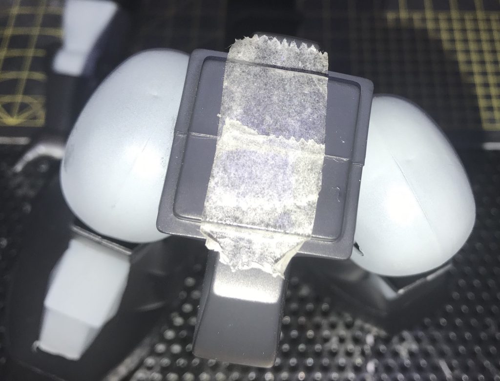太ももキット状態と加工後の比較。左が加工前、右が加工後、これだけ開くようになりました。