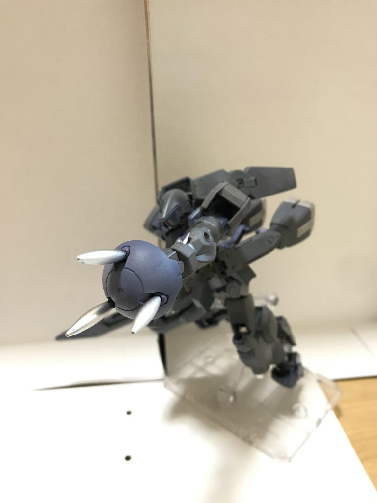 手に持つことでスパイクグローブとして使用可能
初撃のみ、スパイクはパイルバンカーのように飛び出てダメージを与える