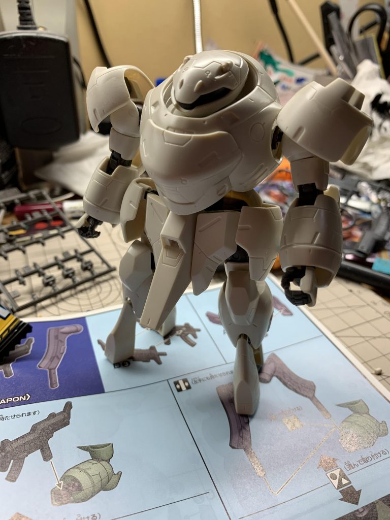 鉄血コンプセットのマンロディをどうするか悩んでいたのですが丁度よく水中用機体限定のイベントがあり、丸っこいデザインがズゴックやらアッガイと似た印象があったので手をつけてみました。