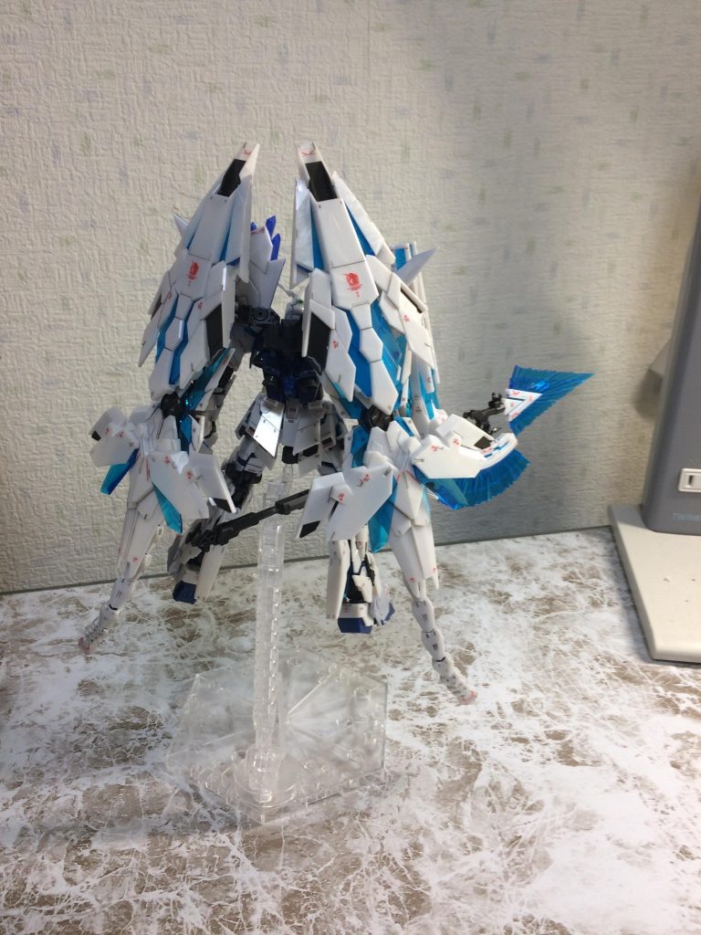 後ろ姿もとてもかっこ良くスタビライザーが装備されただけでも印象が意外と変わります。