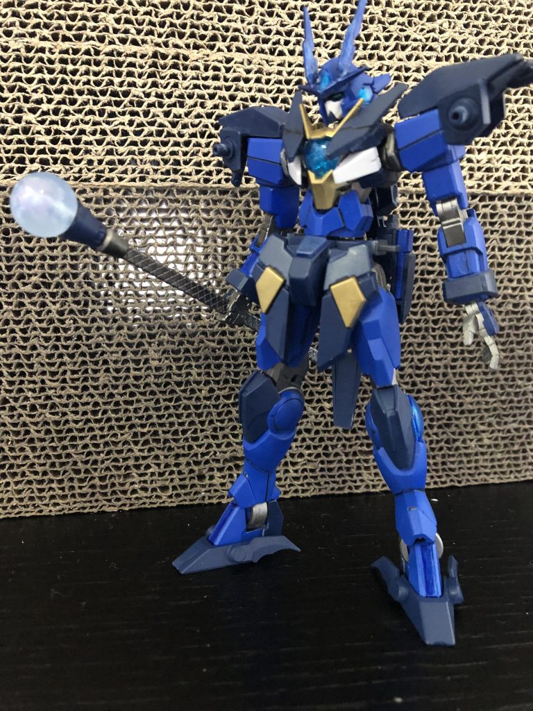 ビット全射出後
所謂弾切れの状態。攻撃に防御、加えて推進力としても使用しているビットが無いと、すべての能力が低下する。
とはいえビット自体が頑丈なため、ほとんどこの状態にはならない。
ビット操作用のGNワンドに攻撃力は無いので、武装は腰のビームサーベルのみとなる。
魔法使いですし、MP切れると脆いもんですよね…
見た目はスッキリしてて好きですけどね。