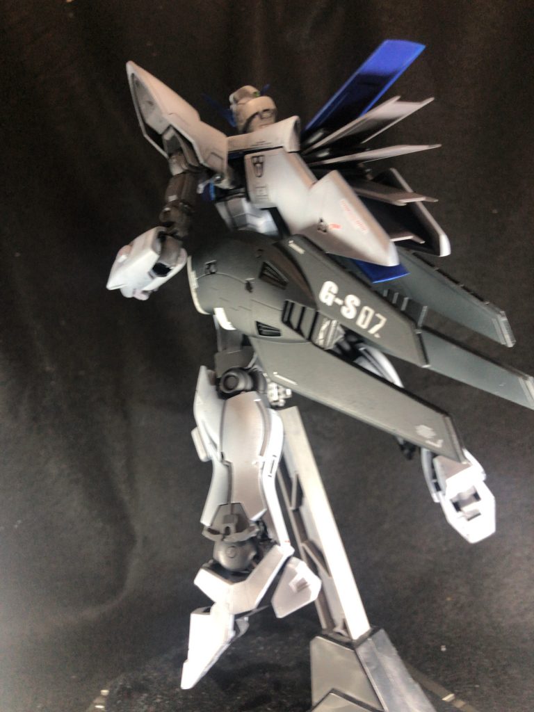 カラーは黒サフの後黒立ち上げして、デカールはクリアー吹き後、研ぎ出しして段差を極力なくしました。