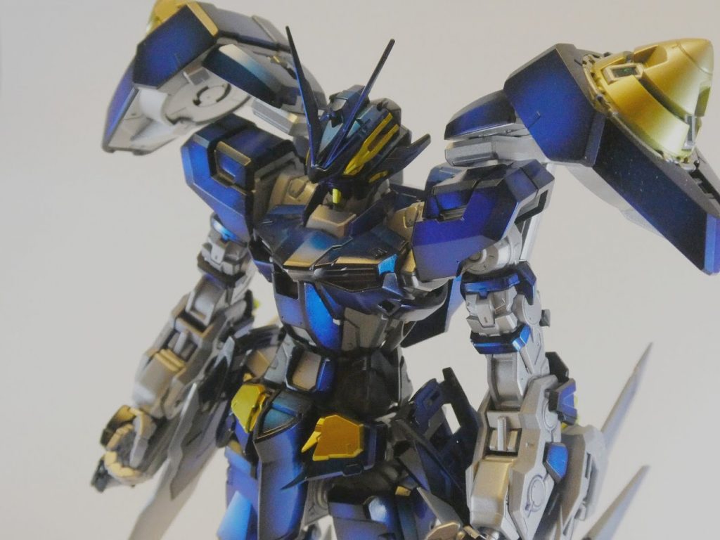 正面 初塗装ですがどうしてもやってみたかったので、キャンディ塗装に挑戦してみました。表面処理の甘さを実感しますね......。