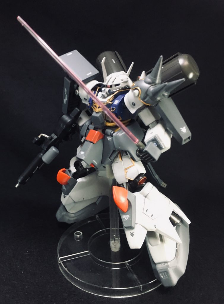 ビームサーベル抜刀!
近接戦もそつなくこなすよ!
シンプルな故に、ただただ強いというのを目指しました。