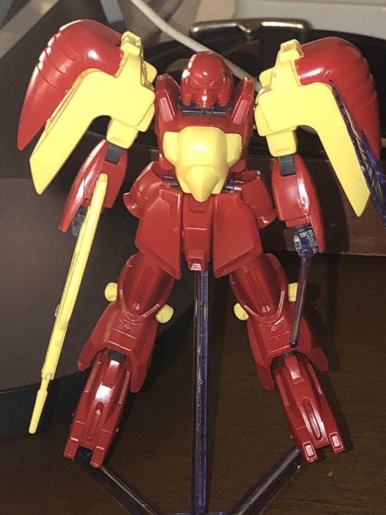 まずは正面から。ダサかっこいい猫目とキュベレイを彷彿とさせる両肩のバインダーが美しいです。