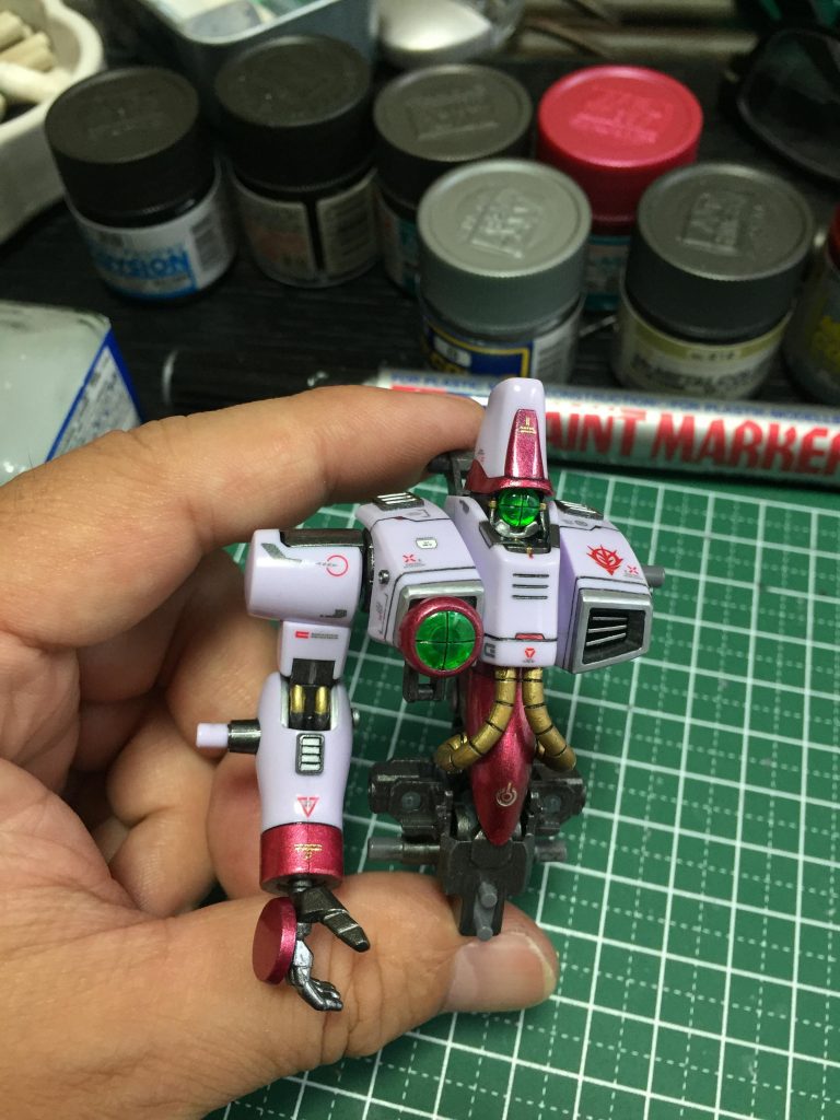 肩や手の根元にディテパーツを^_^
これでかなり雰囲気が^_^