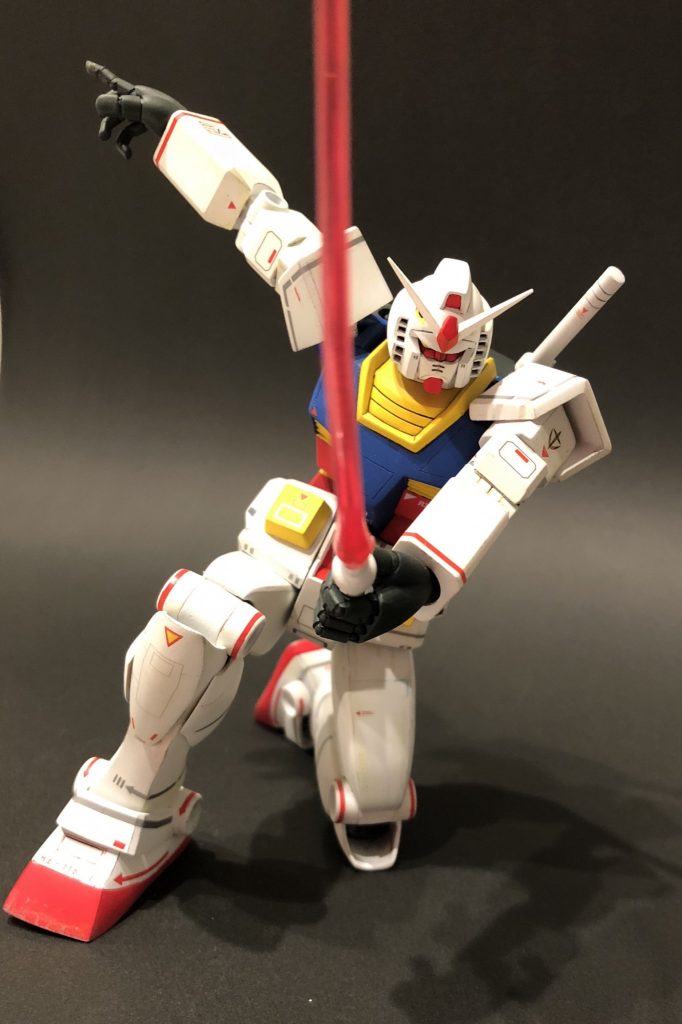 一番の改修ポイントは股関節です。
スカートの分割は無しで可動できる様にしました。