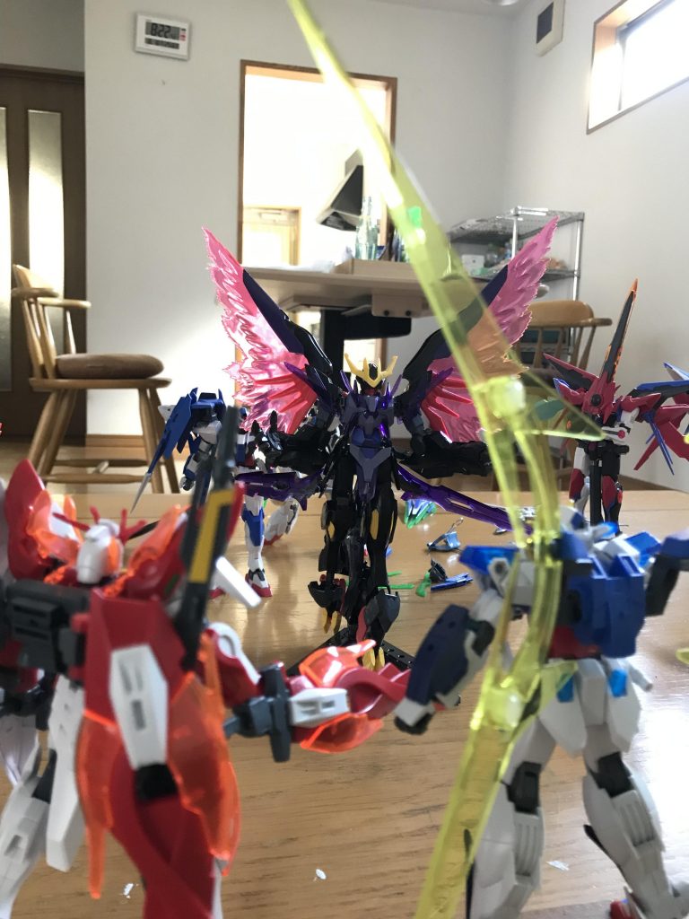 バルバトス・イービルVSフェニックスガンダム、クロストークガンダム(?)