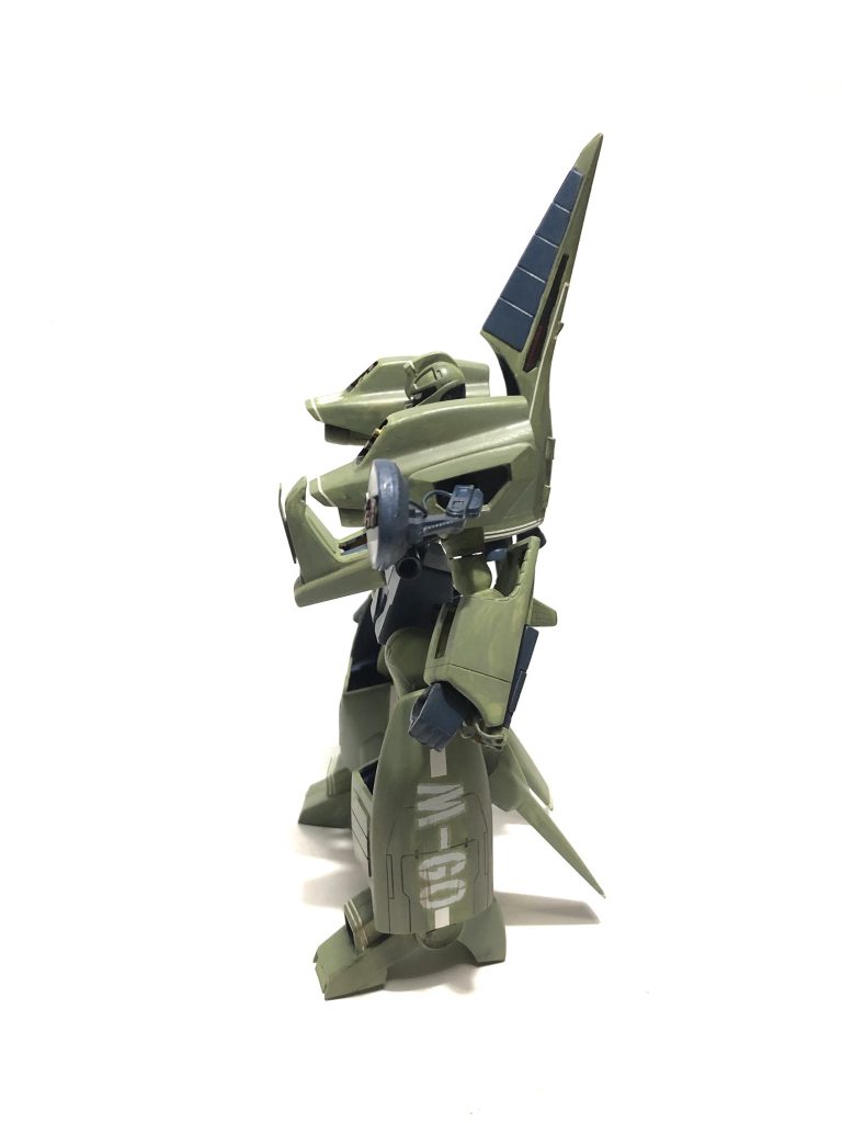 よこ

メイン火器は…
腕部固定式アームビームガン×2
ビームサーベル×2