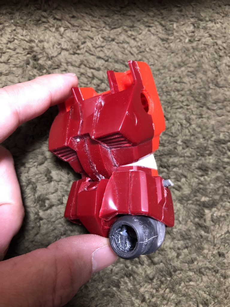 股関節はもう一つキットを使用して肩関節を入れています。