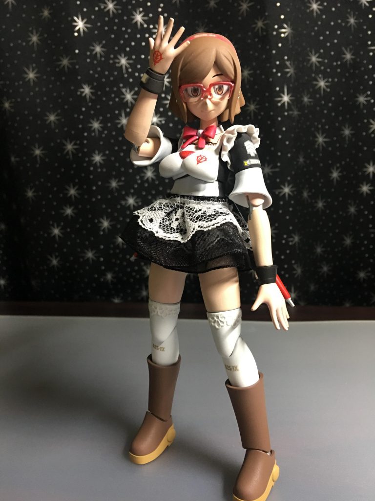 軽装状態。スカート背部にはビームガンが装備されており、攻撃の死角を軽減している。また、胸部の増加装甲は、ベース機の頭部に当たるもの。