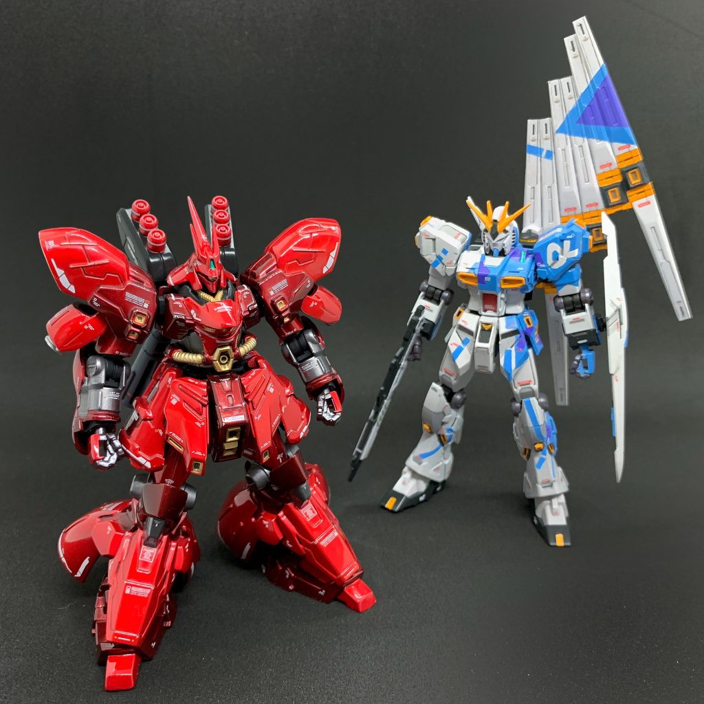 以前製作したGフレーム RX-93 νガンダム(九龍版化)と並べて
