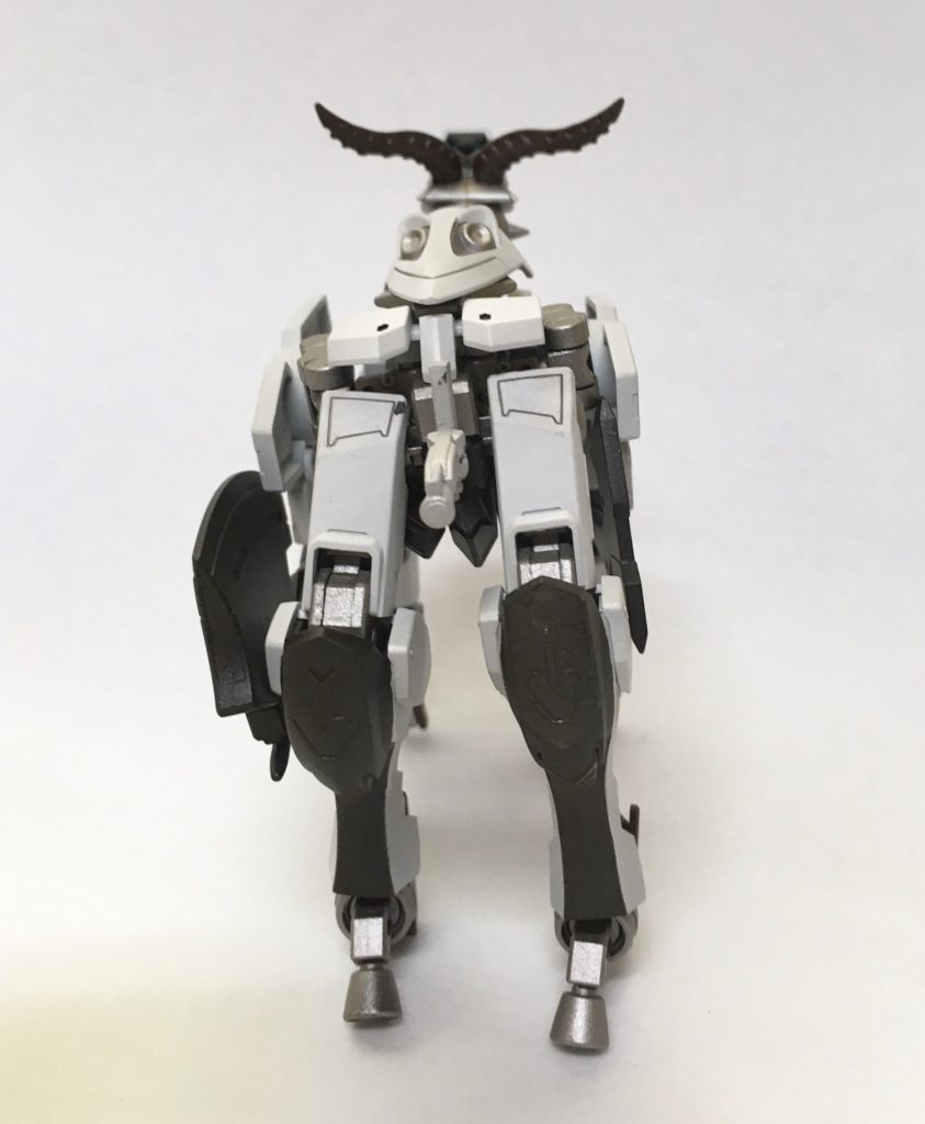 MA背面
また、四足歩行の安定性を活かし機体側面や背に物資を積む事が可能
作戦計画によっては武装や弾薬の運搬も担当する事になる