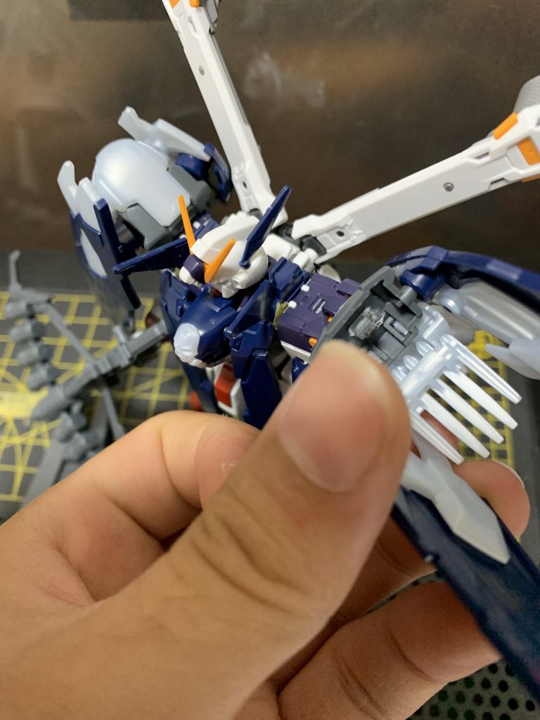 肩のジョイントはこのようになっていて、がっちりと固定される訳ではありませんが、ポージングを保持するには十分な強度です！