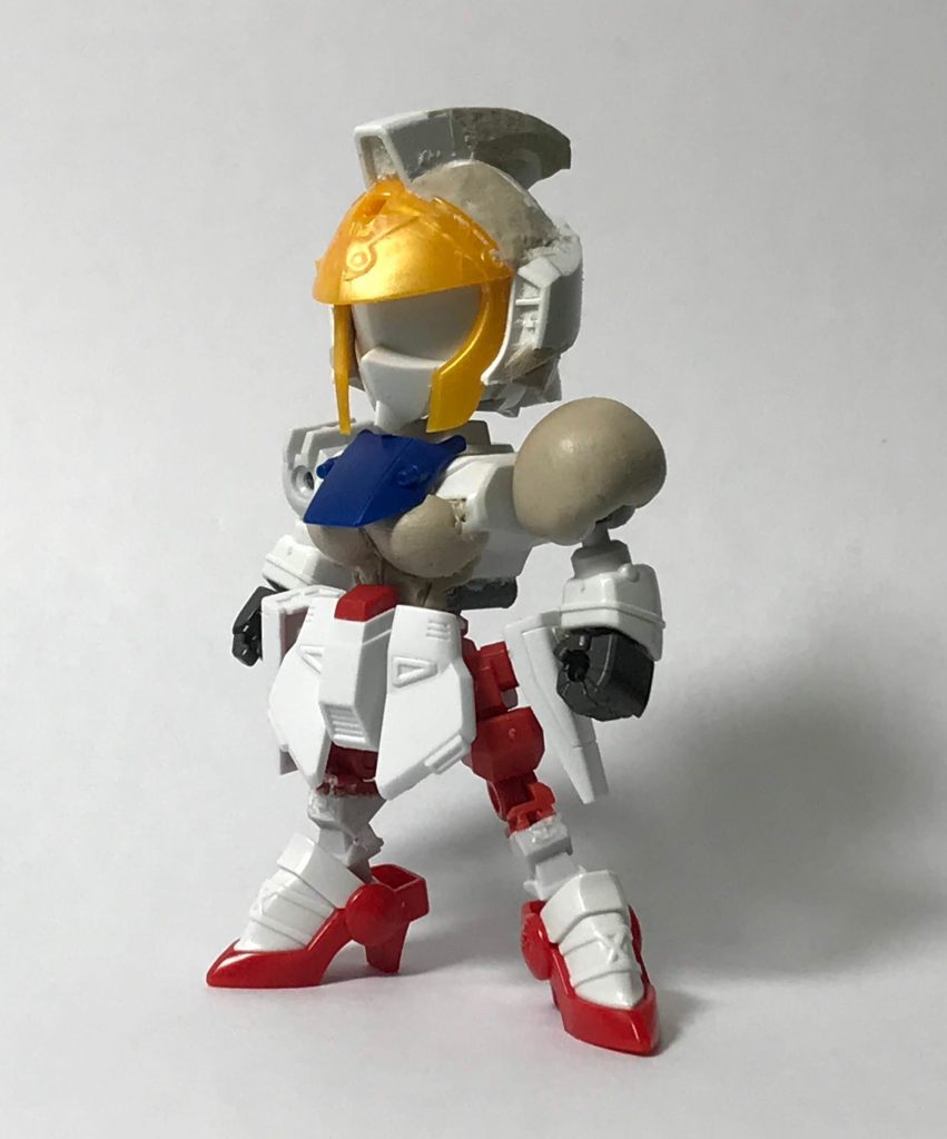 最初の状態。胸と腰アーマーはHGUCのもので様子を見ているけれど、結局使用せず。
上半身と足首が祝融、下半身はCSフレームを加工したもの。
