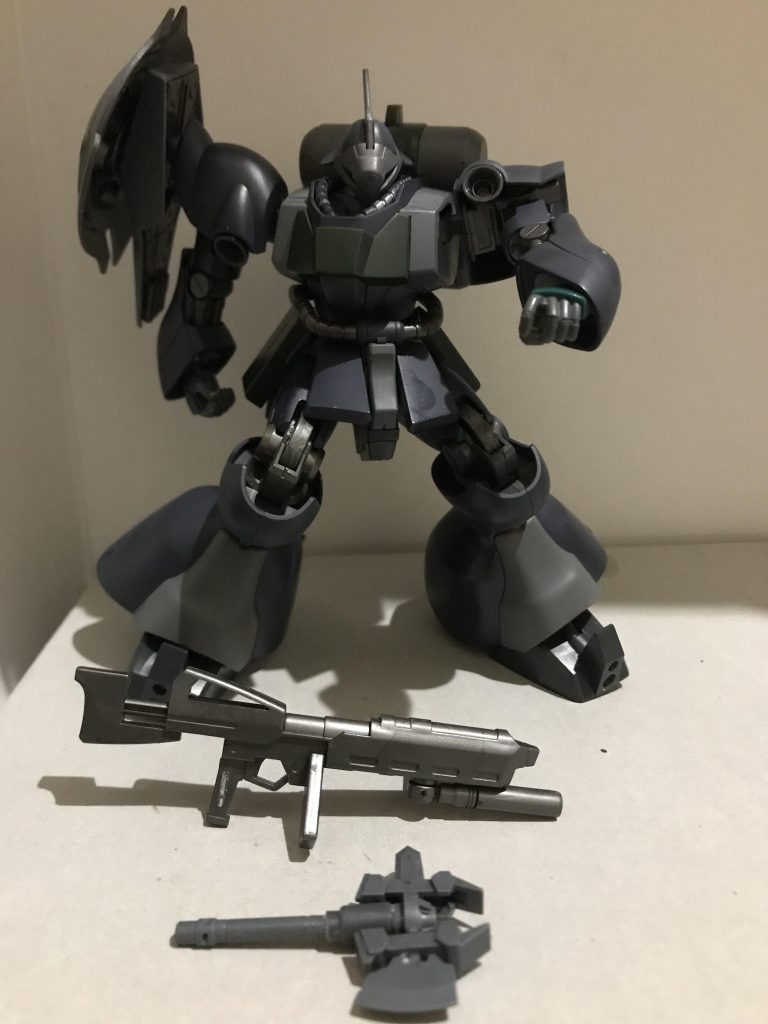 武装
今のところビームマシンガンとショートヒートホークの二つとシールドのメガ粒子砲になります

ヒートホークは30MMの接近武器を組み合わせてそれっぽいものを作りました
ビームサーベルにすることもできます