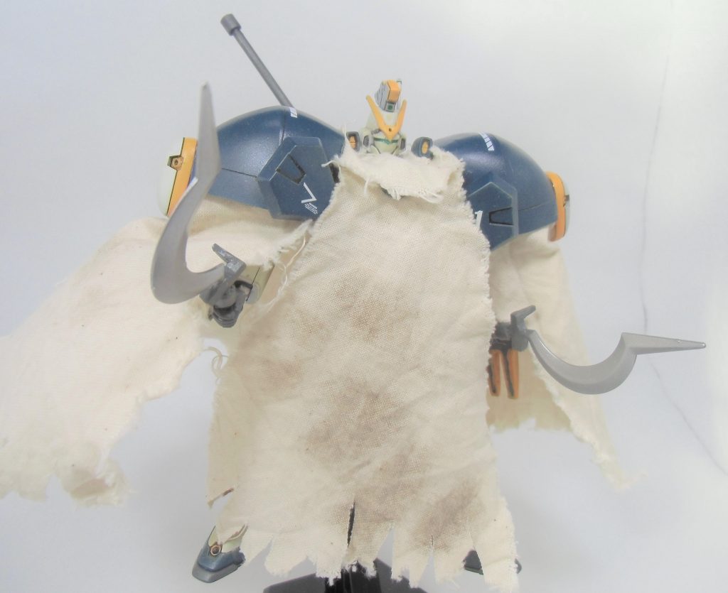 せっかく作ったマントなんですが、ほぼ全身が見えなくなり、
なんか地味な雰囲気になってしまった気が…。