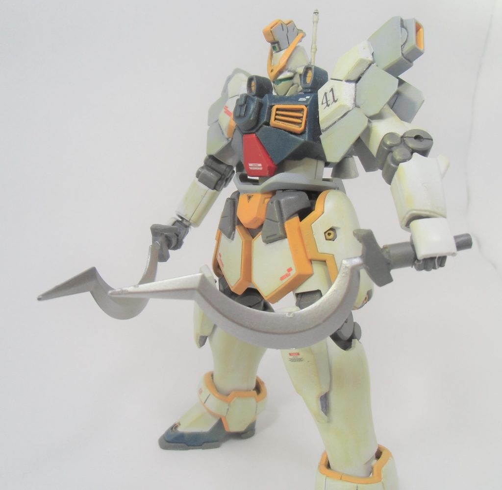 武装はおなじみのヒートショーテル。
マグアナックのパワーではサンドロックと同サイズのショーテルは振り回せなかったので、
かなり小型軽量化したものを装備したという設定。
BB戦士サンドロックのヒートショーテルを流用しています。