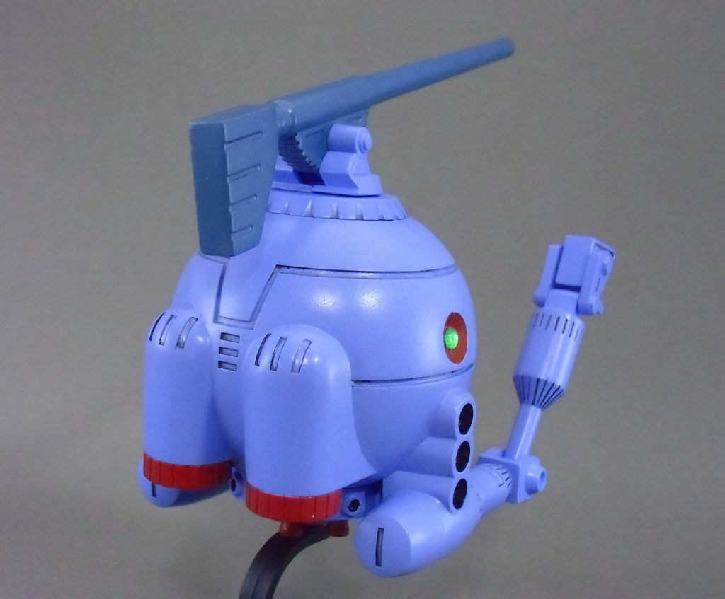 腕のロール関節はどうしても緩くなってしまうので、パーマネントマットバーニッシュを流し込んで保持力を高めています。