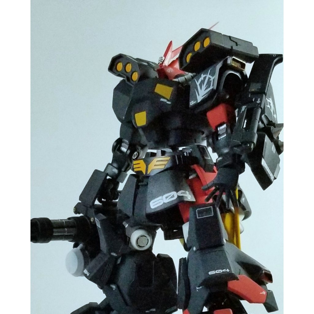 脚部については、ドムR35とトロピカルテストタイプとの中間のようなイメージで作ってみました。ダクトスリット部分は宙間試験仕様なのでバーニアを埋めてみました。